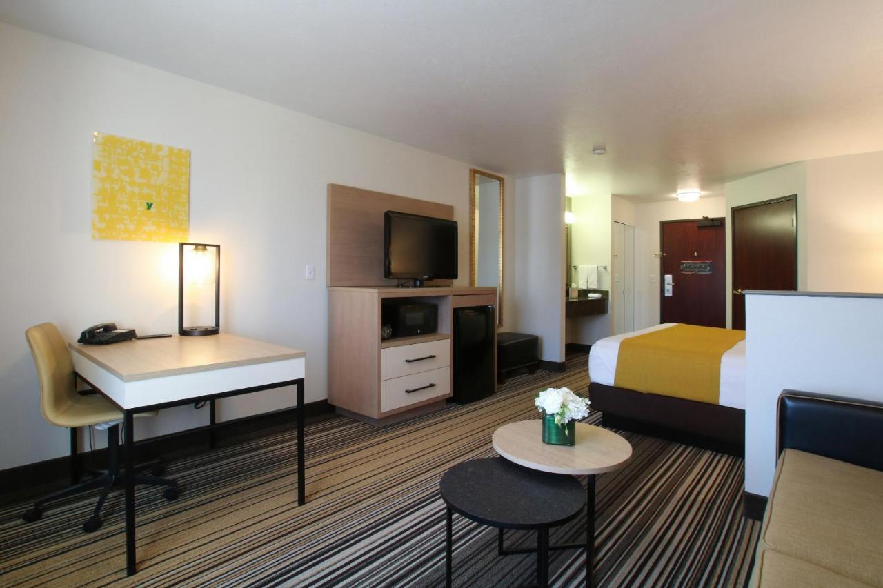 Oxford Suites Spokane Valley Exterior foto